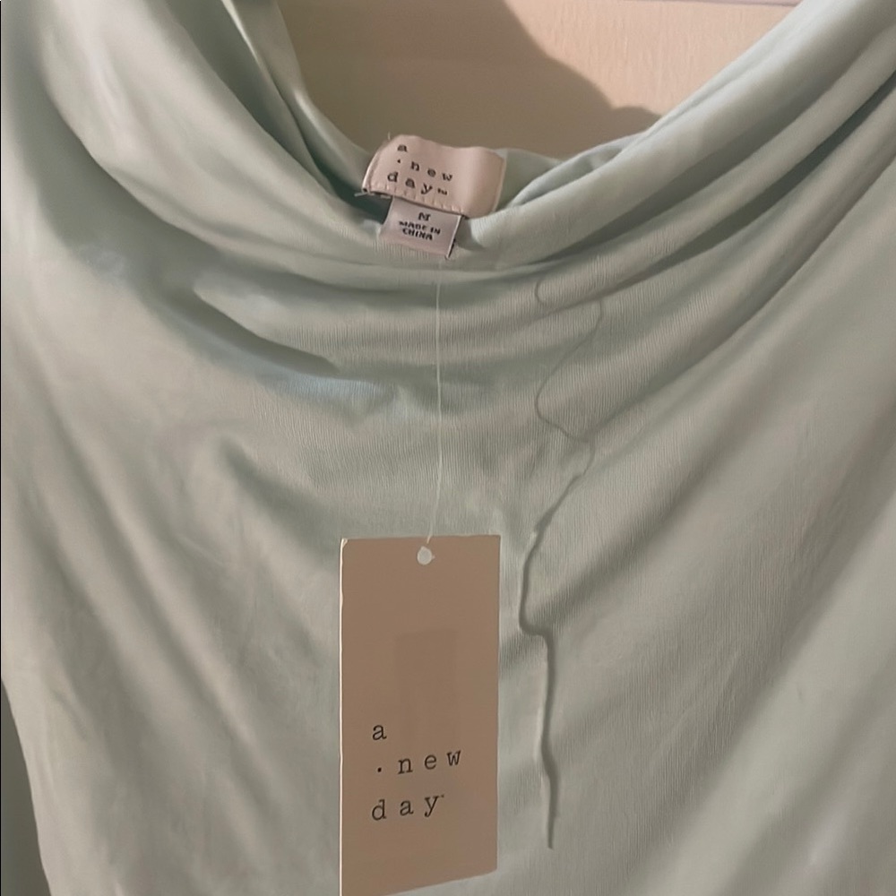 Elegant Mint Off-Shoulder Dress - Picture 10 of 11